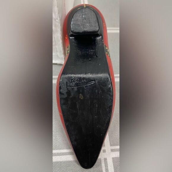 Miniature Ceramic Victorian Style Red Shoe Signed Pin Cushion Unique Figurine - Picture 5 of 7